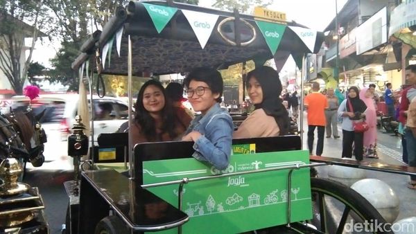 Foto: Jalan-Jalan Sore Naik Grab Andong