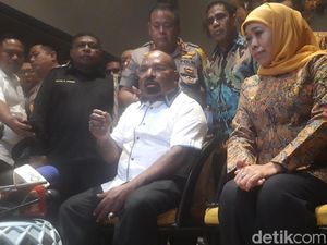 Ditolak Saat Datangi Asrama Mahasiswa Papua, Gubernur Lukas Enembe Kecewa Ditolak Saat Datangi Asrama Mahasiswa Papua, Gubernur Lukas Enembe Kecewa