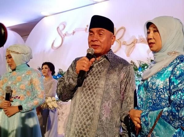 Mengintip Momen Kulineran Gubernur Kaltim, Isran Noor dan Istrinya
