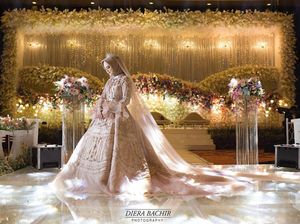 Foto: Mewahnya Gaun Pengantin Cut Meyriska yang Dihiasi 300 Kristal Swarovski Foto: Mewahnya Gaun Pengantin Cut Meyriska yang Dihiasi 300 Kristal Swarovski