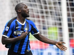 Lukaku bikin gol debut saat laga berjalan sejam. Reuters/Daniele Mascolo.