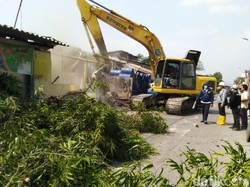 95 Kios di Banjir Kanal Timur Semarang Dibongkar Paksa Satpol PP