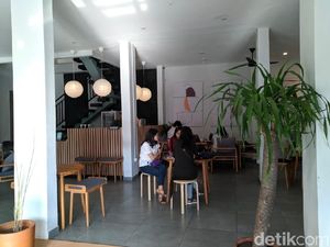Resto Minimalis Ini Punya Sushi Salmon Mentai Enak Resto Minimalis Ini Punya Sushi Salmon Mentai Enak