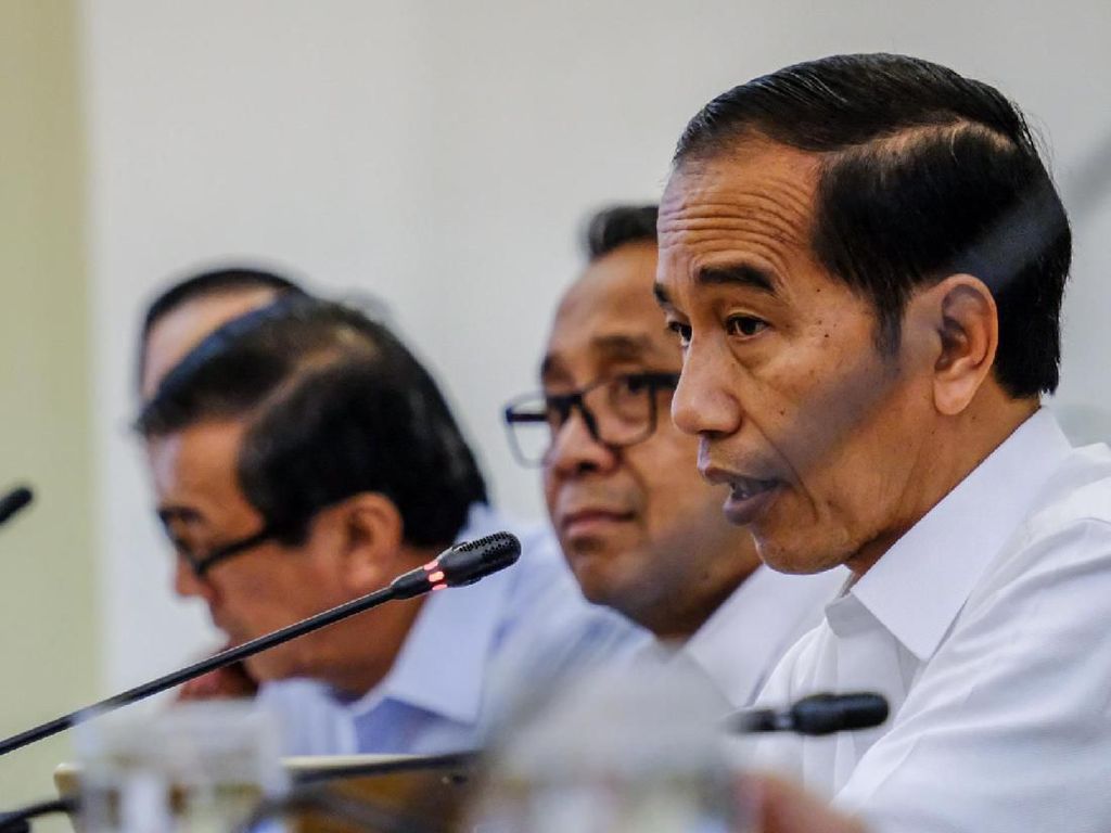 Jokowi Akan Tentukan Dirut BUMN Siang Ini Jokowi Akan Tentukan Dirut BUMN Siang Ini