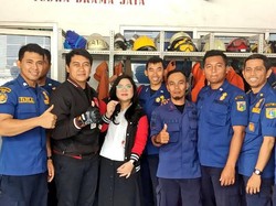 Cincin Nyangkut di Jari, Wanita yang Viral Ini Minta Bantuan Damkar Jaksel