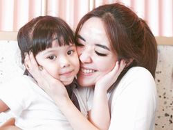 Gisel Ajak Gempi Rayakan Natal di Singapura