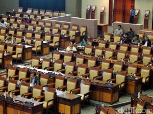 278 Kursi Mahal DPR Berdebu di Rapat Paripurna