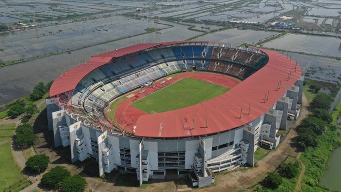 Dispora Kota Surabaya langsung tancap gas merenovasi dan menambah fasilitas di Stadion Gelora Bung Tomo (GBT). Itu dilakukan usai Kota Pahlawan ditunjuk sebagai salah satu kandidat tuan rumah Piala Dunia U-20 2021.
