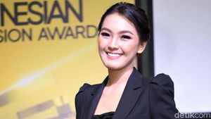 Terpikat Senyum Manis Ana Riana