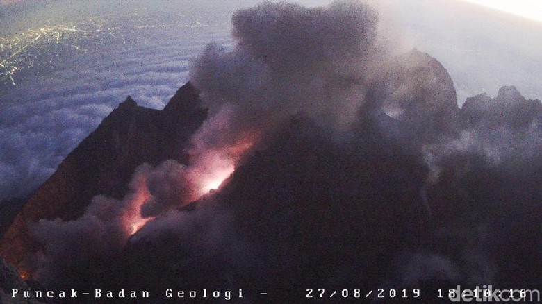 Gunung Merapi Luncurkan Awan Panas Sejauh 2 Km ke Hulu Kali Gendol