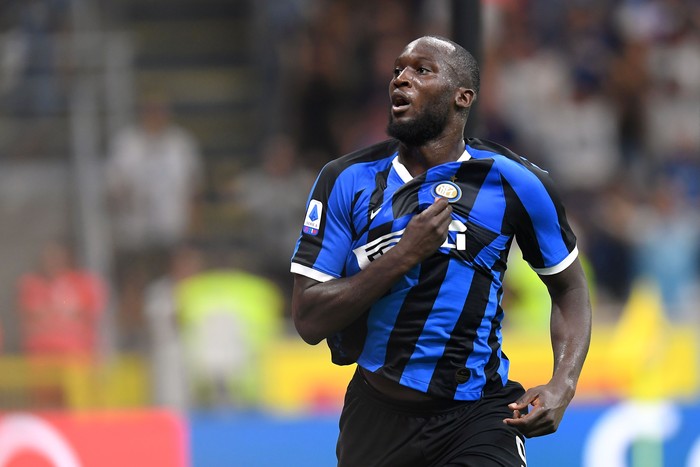 Soccer Football - Serie A - Inter Milan v Lecce - San Siro, Milan, Italy - August 26, 2019   Inter Milans Romelu Lukaku celebrates scoring their third goal   REUTERS/Daniele Mascolo