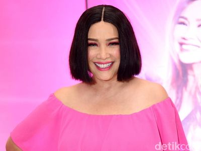 Cerita Bangga Titi DJ saat Stephanie Poetri Jadi Penyanyi Internasional