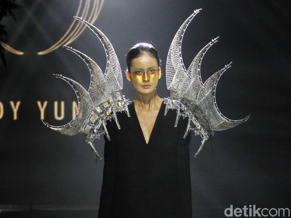 Megahnya 20 Karya Aksesori Rinaldy Yunardi yang Bertema 34 Provinsi Indonesia