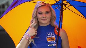 Si Manis Berpayung di MotoGP Inggris