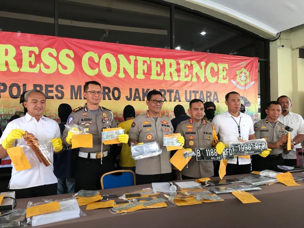 Polisi Tegaskan Pelat Nomor Rahasia RFP Tak Dijual untuk Umum Polisi Tegaskan Pelat Nomor Rahasia RFP Tak Dijual untuk Umum