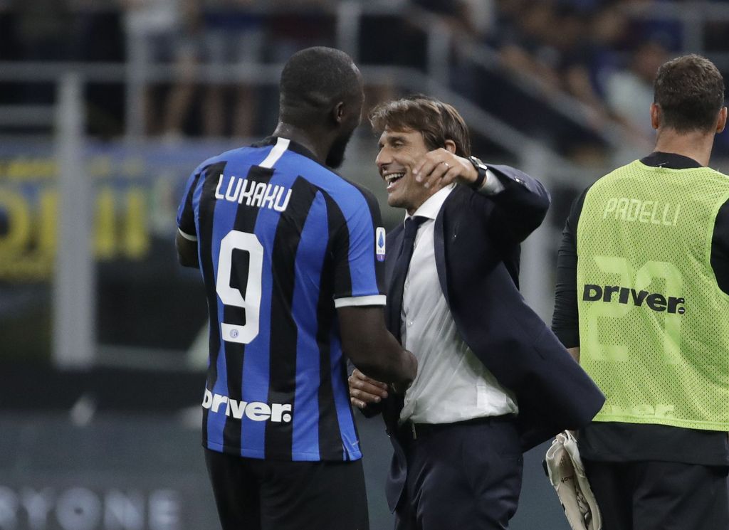 Inter Milan's head coach Antonio Conte hugs Romelu Lukaku after the Serie A soccer match between Inter Milan and Lecce at the San Siro stadium, in Milan, Italy, Monday, Aug. 26, 2019. (AP Photo/Luca Bruno)