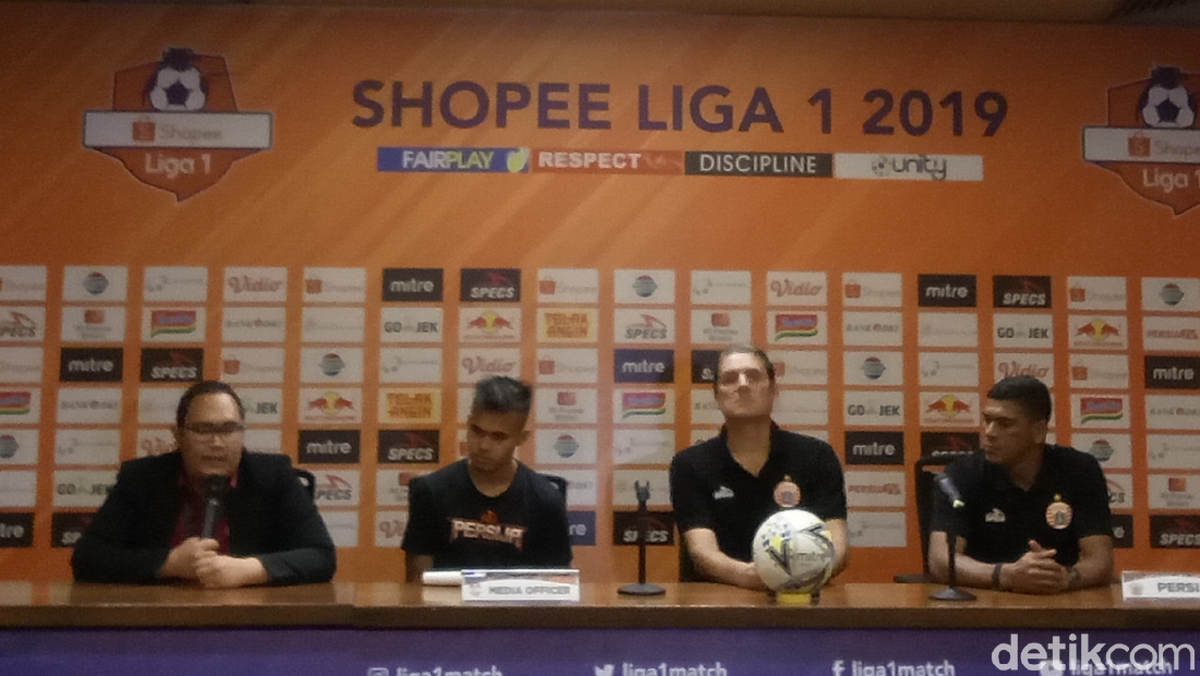 Pelatih Persija Jakarta, Julio Banuelos, dalam sesi jumpa pewarta menjelang duel dengan PSM Makassar di Liga 1 2019. (Foto: Amalia Dwi Septi/detikcom)
