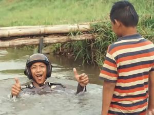 Pak Bhabin Sosialisasikan Program Polri Melalui Film Pendek Lucu Pak Bhabin Sosialisasikan Program Polri Melalui Film Pendek Lucu