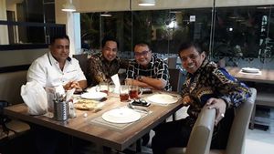 Momen Makan Abdul Gafur, Bupati Penajam Paser Utara Bersama Teman-teman