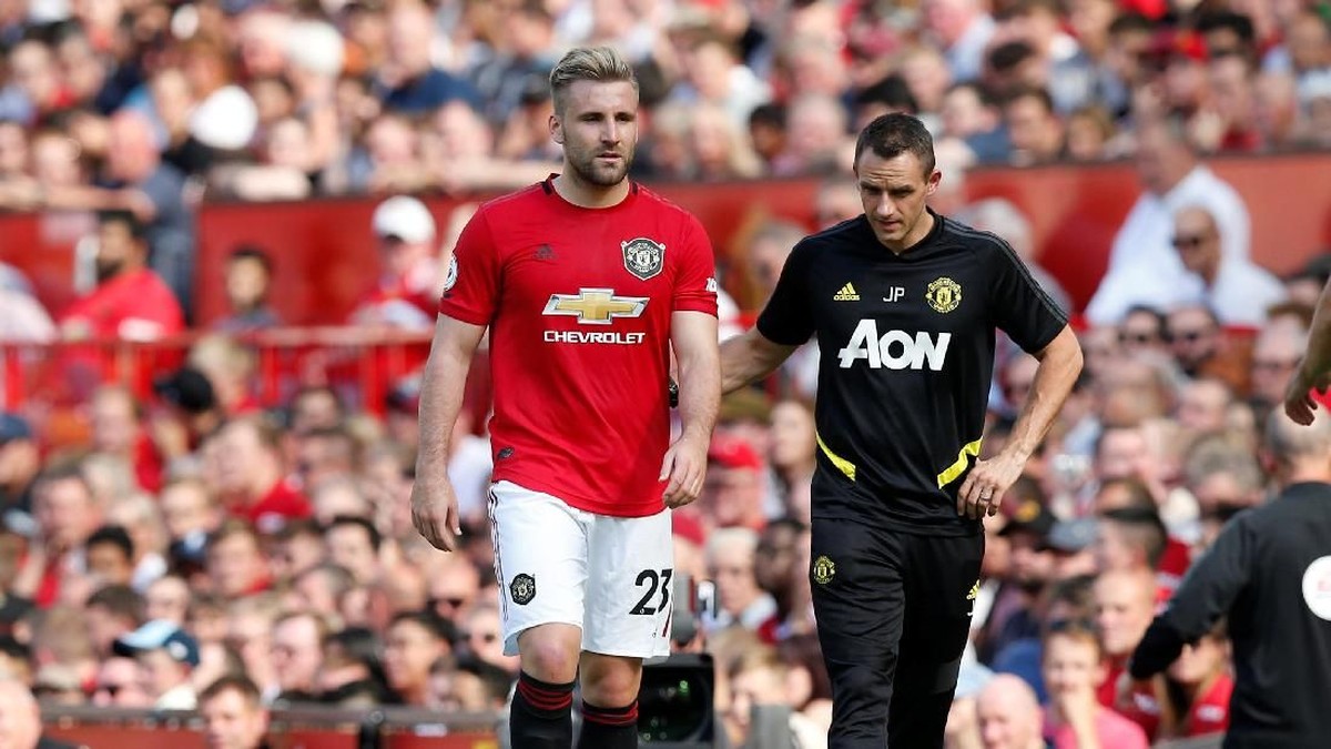Luke Shaw cedera hamstring dan kemungkinan absen lima pekan (Andrew Yates/Reuters)