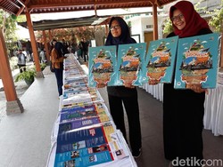 Unik! Buku Besar Sejarah Indonesia Ini Dicetak Sepanjang 11,73 Meter