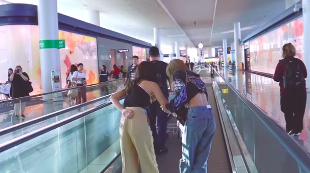 Video BLACKPINK in Australia di akun YouTube Lilifilm Official