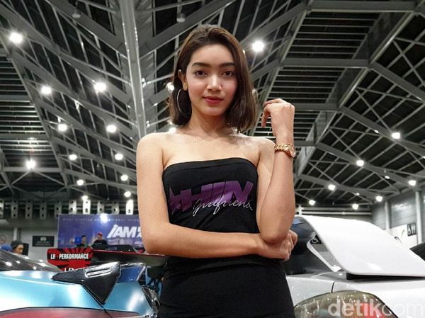 DJ Nisha dan Mobil Impiannya