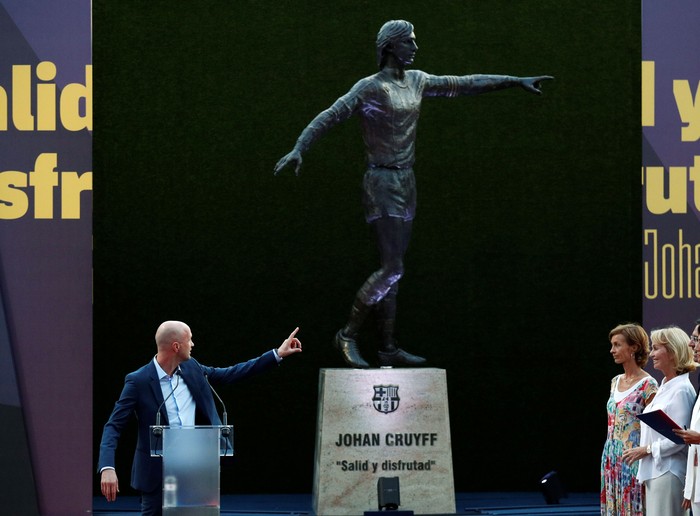 Jordi Cruyff points a statue of Johan Cryuff, Dutch former player and coach while is unveiled in front of Camp Nou stadium in Barcelona, August 26, 2019. REUTERS/Albert Gea