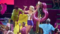 Taylor Swift Bawakan Medley Lover di MTV VMAs 2019