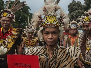 Beragam Reaksi Masyarakat Atas Pemindahan Ibu Kota ke Kalimantan Timur Beragam Reaksi Masyarakat Atas Pemindahan Ibu Kota ke Kalimantan Timur