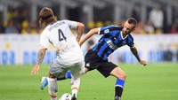 Masuk di babak kedua, Inter meningkatkan intensitas serangan dan coba menambah gol lagi. Reuters/Daniele Mascolo.