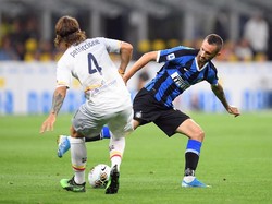 Masuk di babak kedua, Inter meningkatkan intensitas serangan dan coba menambah gol lagi. Reuters/Daniele Mascolo.