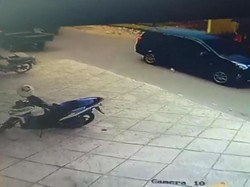 Video Penampakan 2 Mobil Angkut Mayat Ayah-Anak Tiri Sebelum Dibakar