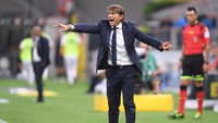 Antonio Conte puas dengan kemenangan telak Inter Milan atas Lecce. Meski demikian, Conte tak mau para pemainnya berlarut lama-lama dengan hasil itu. Reuters/Daniele Mascolo.