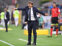 Antonio Conte puas dengan kemenangan telak Inter Milan atas Lecce. Meski demikian, Conte tak mau para pemainnya berlarut lama-lama dengan hasil itu. Reuters/Daniele Mascolo.