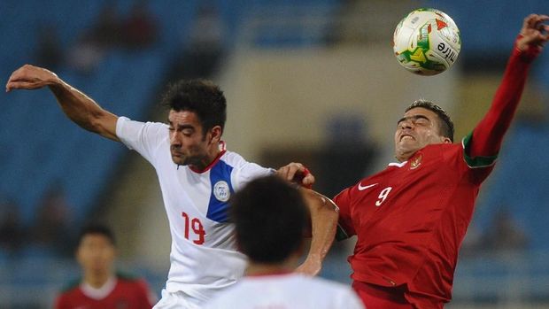 Gonzales (kanan) saat tampil membela Timnas Indonesia di Piala AFF 2014. (