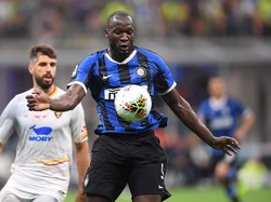 Inter menurunkan tim terbaiknya di laga ini dengan Lautaro Martinez dan Lukaku di lini serang dalam formasi 3-5-2. Reuters/Daniele Mascolo.