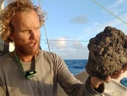 Batu Apung Penuhi Perairan Seluas 20.000 Kali Lapangan Sepak Bola di Pasifik