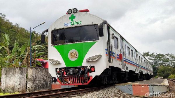 Asyik! Warga Banjar Cicipi Pengobatan Gratis di Rail Clinic