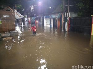 Hujan Deras, Banjir Rendam Kawasan Citayam Bogor
