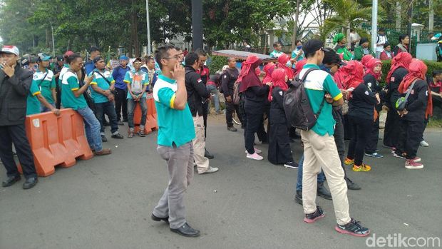 Buruh Demo di Kantor Bupati Bogor, Tolak Revisi UU Ketenagakerjaan