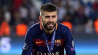 Ketika masih muda Gerard Pique membantu Manchester United tiga trofi juara. Sebanyak 28 trofi tambahan direbut bek Spanyol itu setelah pindah ke Barcelona di musim panas 2008 sampai sekarang. Foto: Chris Brunskill / Getty Images