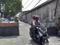 Viral, Jalan Umum di Surabaya Diblokir Warga dengan Tembok
