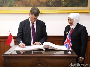 Gubernur Khofifah Bahas Sejumlah Kerja Sama dengan Dubes Inggris Gubernur Khofifah Bahas Sejumlah Kerja Sama dengan Dubes Inggris