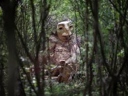 Magis Banget! 7 Patung Kayu Raksasa Hantui Hutan Belgia