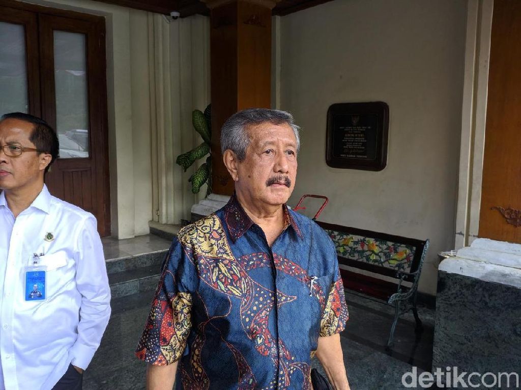 Pansel Serahkan 12 Nama Calon Komisioner Komisi Kejaksaan ke Jokowi Pansel Serahkan 12 Nama Calon Komisioner Komisi Kejaksaan ke Jokowi