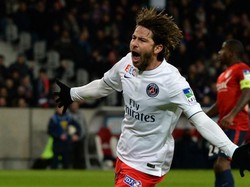 Mantan bek Brasil, Maxwell, tercatat sebagai pemain dengan raihan trofi terbanyak di level klub. Berkarier selama 17 tahun, Maxwell memenangi 37 gelar juara di Cruizeiro, Ajax, Inter Milan, Barcelona, dan PSG. Dia pensiun di usia 36 tahun usai meninggalkan PSG pada 2017. Foto: Denis Charlet / AFP