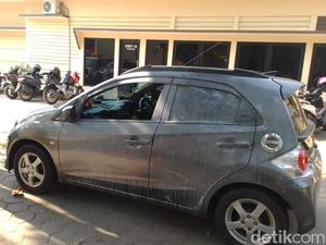 Duh! Ditinggal Makan Sate, Uang Rp 100 Juta di Dalam Mobil Raib Duh! Ditinggal Makan Sate, Uang Rp 100 Juta di Dalam Mobil Raib