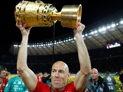 Arjen Robben mengumumkan pensiun pada Juli 2019. Mantan pesepakbola kidal Belanda itu gantung sepatu dengan reputasi sebagai peraih 30 titel juara, yang dimenangi bersama PSV, Chelsea, Real Madrid, dan klub terakhirnya Bayern Munich. Robben paling lama menghabiskan kariernya di bayern di mana dia mengantongi total 20 gelar. Foto: Odd Andersen / AFP