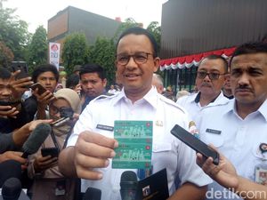 Bagikan Kartu Penyandang Disabilitas Jakarta, Anies: Ini Bukan dari Gubernur